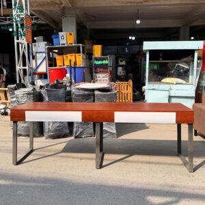 ke-tivi-dai-cu-go-nau-phoi-trang-khung-sat