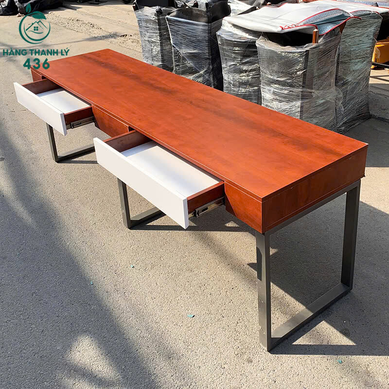 Bàn Làm Việc Cũ 2M1x60CM Gỗ Nâu Phối Trắng Khung Sắt ke-tivi-dai-cu-go-nau-phoi-trang-khung-sat-3 Bàn Làm Việc Cũ 2M1x60CM Gỗ Nâu Phối Trắng Khung Sắt