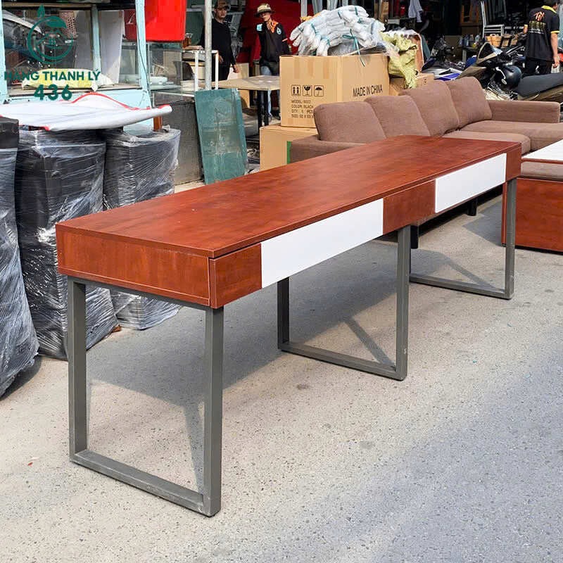 Bàn Làm Việc Cũ 2M1x60CM Gỗ Nâu Phối Trắng Khung Sắt ke-tivi-dai-cu-go-nau-phoi-trang-khung-sat-4 Bàn Làm Việc Cũ 2M1x60CM Gỗ Nâu Phối Trắng Khung Sắt