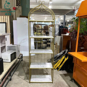 ke-trung-bay-5-tang-vang-mat-da-cu-thiet-ke-sang-trong