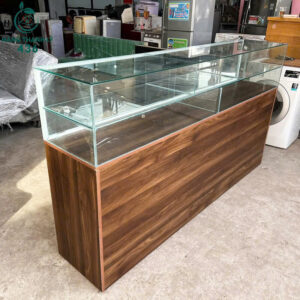 ke-trung-bay-cu-kinh-trong-go-van-soc-dep