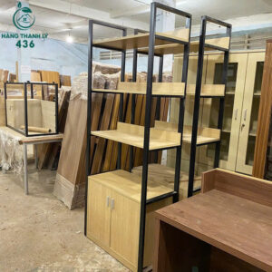 ke-trung-bay-go-khung-sat-4-tang-co-tu-duoi-moi