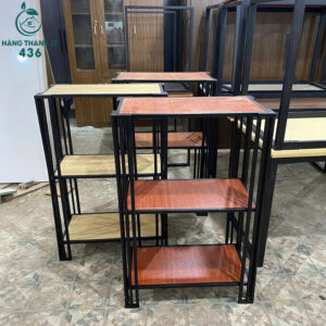 ke-trung-bay-khung-sat-mat-go-3-tang-moi-99