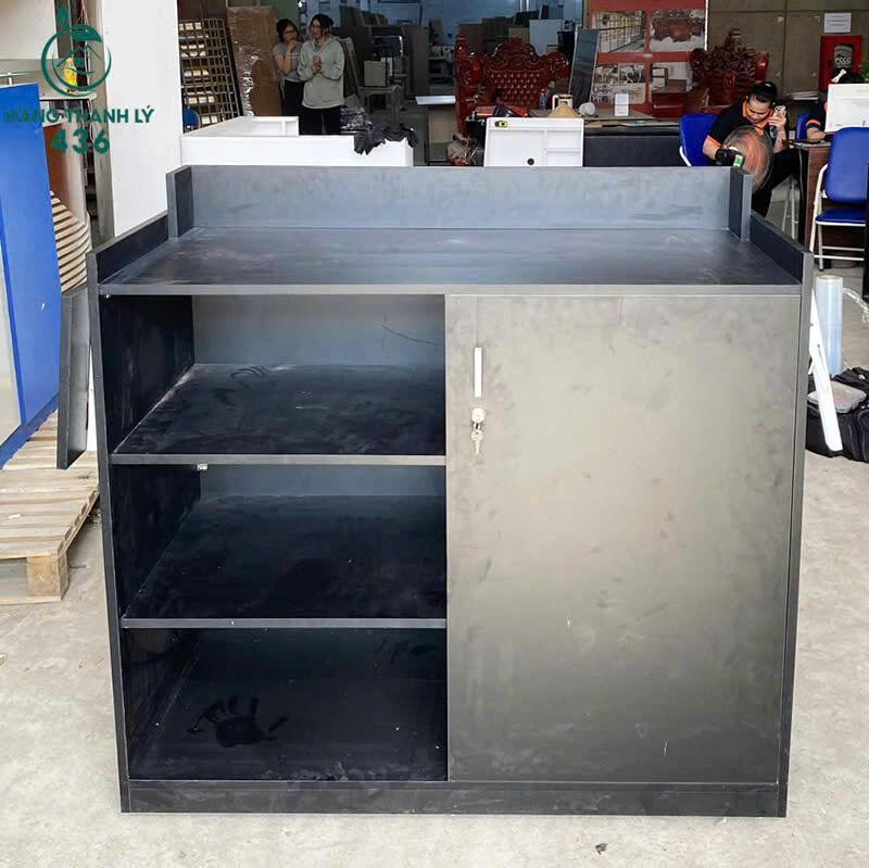 Quầy Đen Có Kệ Trưng Bày Và Tủ Khóa Mới 99% quay-den-co-ke-trung-bay-va-tu-khoa-moi-99-1 Quầy Đen Có Kệ Trưng Bày Và Tủ Khóa Mới 99%