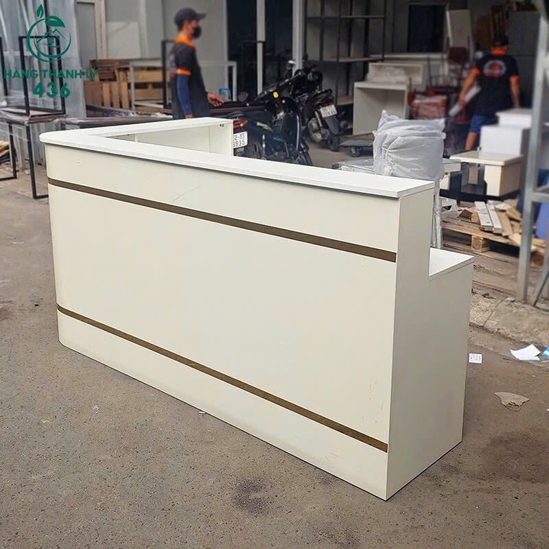 Quầy Lễ Tân Cũ 2Mx1M2x1M Màu Trắng Bo Cong Sang Trọng quay-le-tan-cu-mau-trang-bo-cong-sang-trong-1 Quầy Lễ Tân Cũ 2Mx1M2x1M Màu Trắng Bo Cong Sang Trọng