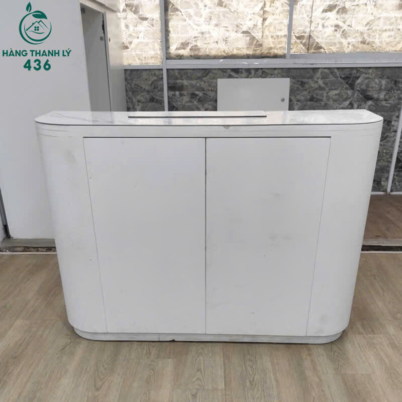 Quầy Lễ Tân Cũ Màu Trắng Dáng Cong Hiện Đại quay-le-tan-cu-mau-trang-dang-cong-hien-dai-1 Quầy Lễ Tân Cũ Màu Trắng Dáng Cong Hiện Đại