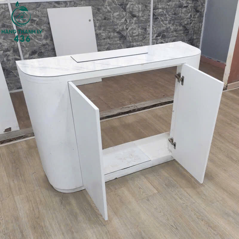 Quầy Lễ Tân Cũ Màu Trắng Dáng Cong Hiện Đại quay-le-tan-cu-mau-trang-dang-cong-hien-dai-3 Quầy Lễ Tân Cũ Màu Trắng Dáng Cong Hiện Đại