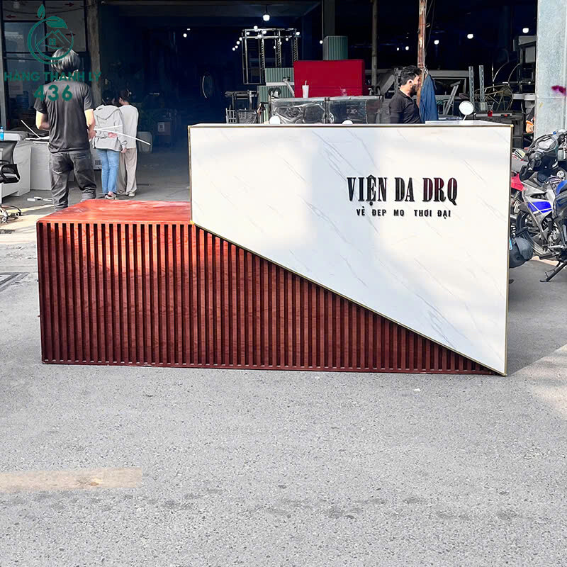 Quầy Lễ Tân Cũ 2M35x85CM Thiết Kế Góc Chéo Tạo Điểm Nhấn quay-le-tan-cu-thiet-ke-goc-cheo-tao-diem-nhan-3 Quầy Lễ Tân Cũ 2M35x85CM Thiết Kế Góc Chéo Tạo Điểm Nhấn