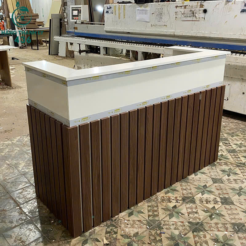 Quầy Lễ Tân Gỗ Công Nghiệp Sang Trọng Mới 99% quay-le-tan-go-cong-nghiep-sang-trong-moi-99-5 Quầy Lễ Tân Gỗ Công Nghiệp Sang Trọng Mới 99%