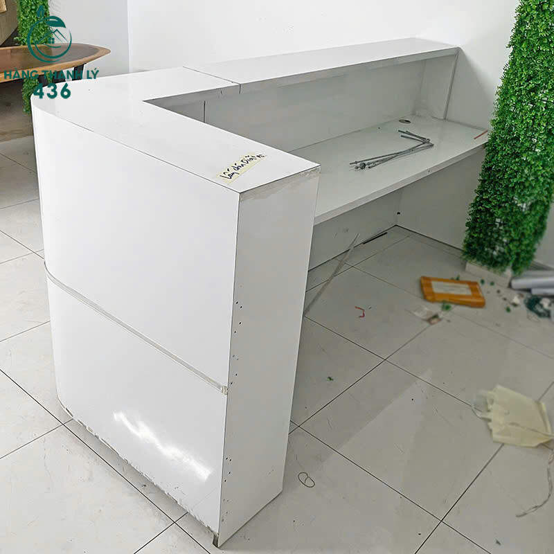 Quầy Lễ Tân Gỗ Cũ 2M5x1Mx1M15 Màu Trắng Hiện Đại quay-le-tan-go-cu-mau-trang-thiet-ke-hien-dai-1 Quầy Lễ Tân Gỗ Cũ 2M5x1Mx1M15 Màu Trắng Hiện Đại