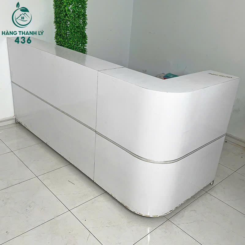 Quầy Lễ Tân Gỗ Cũ 2M5x1Mx1M15 Màu Trắng Hiện Đại quay-le-tan-go-cu-mau-trang-thiet-ke-hien-dai-3 Quầy Lễ Tân Gỗ Cũ 2M5x1Mx1M15 Màu Trắng Hiện Đại