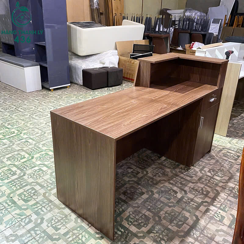 Quầy Lễ Tân Gỗ Nâu Màu Trắng Hòa Quyện Mới 99% quay-le-tan-go-nau-mau-trang-hoa-quyen-moi-99-1 Quầy Lễ Tân Gỗ Nâu Màu Trắng Hòa Quyện Mới 99%