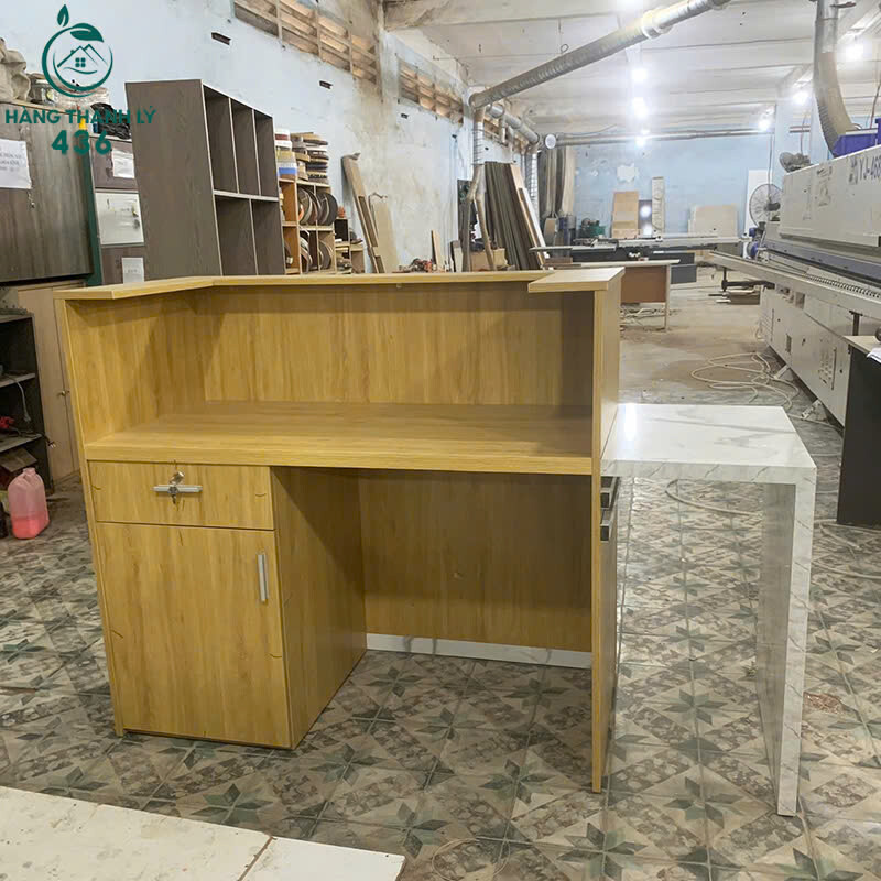 Quầy Lễ Tân Gỗ Phối Đá Sang Trọng Mới 99% quay-le-tan-go-phoi-da-sang-trong-moi-99-1 Quầy Lễ Tân Gỗ Phối Đá Sang Trọng Mới 99%