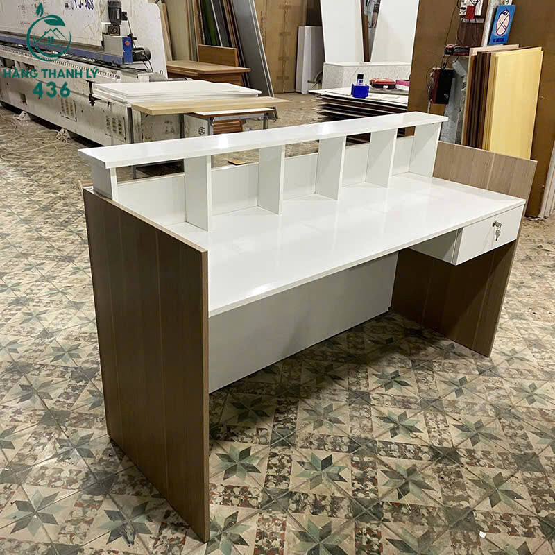 Quầy Lễ Tân Màu Trắng Gỗ Mộc Sang Trọng Mới 99% quay-le-tan-mau-trang-go-moc-sang-trong-moi-99-2 Quầy Lễ Tân Màu Trắng Gỗ Mộc Sang Trọng Mới 99%