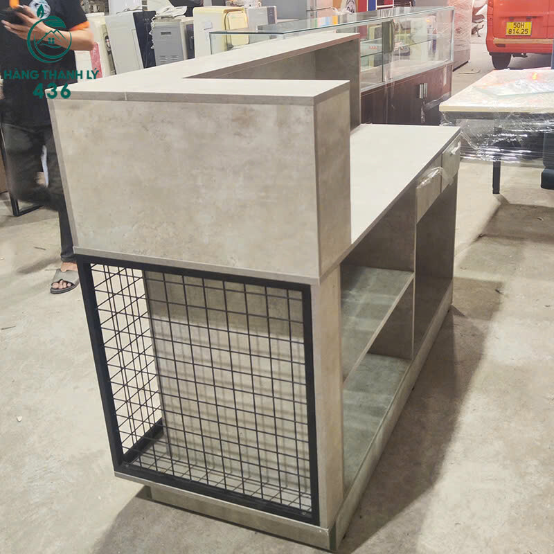 Quầy Thu Ngân Cũ 1M5x1M1x60CM Gỗ Vân Đẹp Sang Trọng quay-thu-ngan-cu-go-van-dep-sang-trong-2 Quầy Thu Ngân Cũ 1M5x1M1x60CM Gỗ Vân Đẹp Sang Trọng