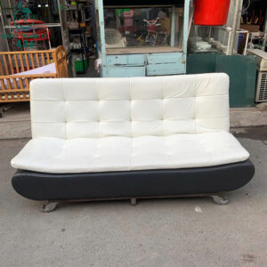 sofa-bed-da-trang-den-cu-gap-gon-hien-dai