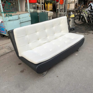 sofa-bed-da-trang-den-cu-gap-gon-hien-dai