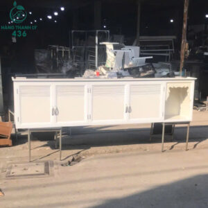 tu-bep-cu-mau-trang-co-cua-lua-tien-dung