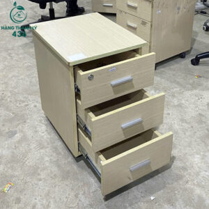 tu-cabin-mau-kem-3-ngan-cu-keo-muot-de-su-dung