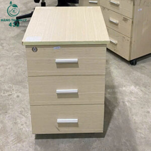 tu-cabin-mau-kem-3-ngan-cu-keo-muot-de-su-dung