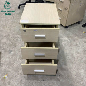 tu-cabin-mau-kem-3-ngan-cu-keo-muot-de-su-dung