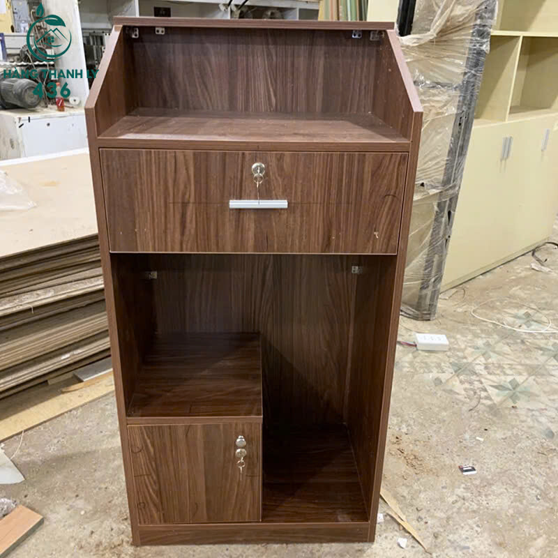 Quầy Gỗ Dáng Đứng Nhiều Ngăn Tiện Dùng Mới 99% tu-go-dang-dung-nhieu-ngan-tien-dung-moi-99-1 Quầy Gỗ Dáng Đứng Nhiều Ngăn Tiện Dùng Mới 99%