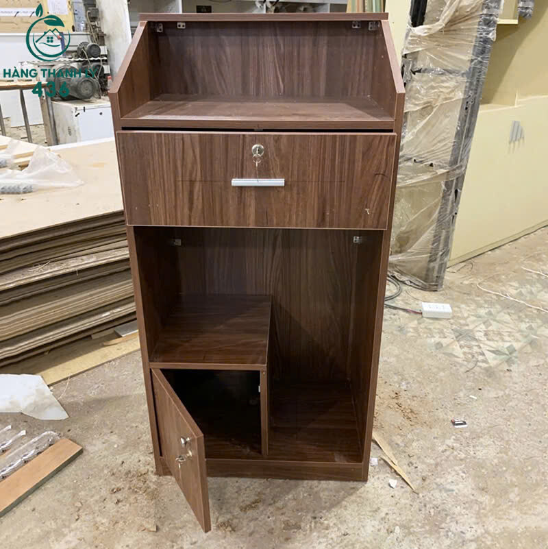 Quầy Gỗ Dáng Đứng Nhiều Ngăn Tiện Dùng Mới 99% tu-go-dang-dung-nhieu-ngan-tien-dung-moi-99-2 Quầy Gỗ Dáng Đứng Nhiều Ngăn Tiện Dùng Mới 99%