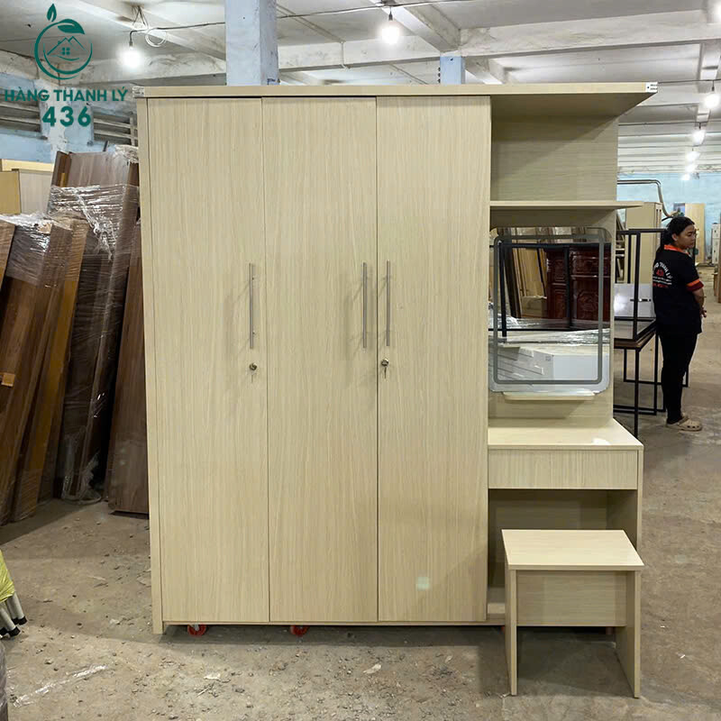 Tủ Áo 1M76x2M Gia Đình Liền Bàn Phấn Có Gương Mới 99% tu-quan-ao-gia-dinh-lien-ban-phan-co-guong-6 Tủ Áo 1M76x2M Gia Đình Liền Bàn Phấn Có Gương Mới 99%