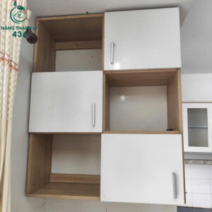 tu-treo-tuong-go-cong-nghiep-cu-mau-trang