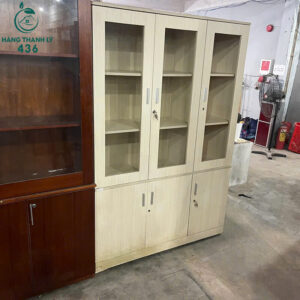 tu-trung-bay-cu-1m35x2mx40cm-mau-vang-nhieu-ngan