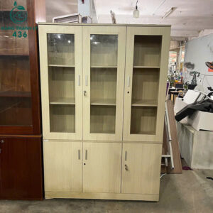 tu-trung-bay-cu-1m35x2mx40cm-mau-vang-nhieu-ngan