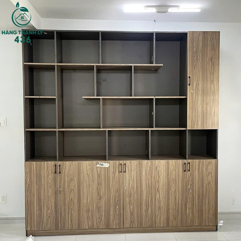 tu-trung-bay-go-cu-2m4x38cmx2m5-mau-nau-sang-trong (1)