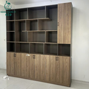 tu-trung-bay-go-cu-2m4x38cmx2m5-mau-nau-sang-trong