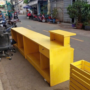 buc-tiep-khach-cu-mau-vang-sang-trong