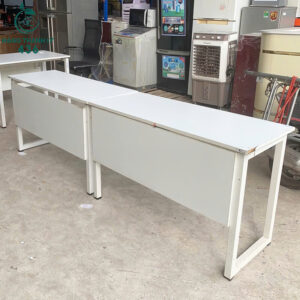 ban-lam-viec-cu-dai-chan-sat-son-trang-chac-chan