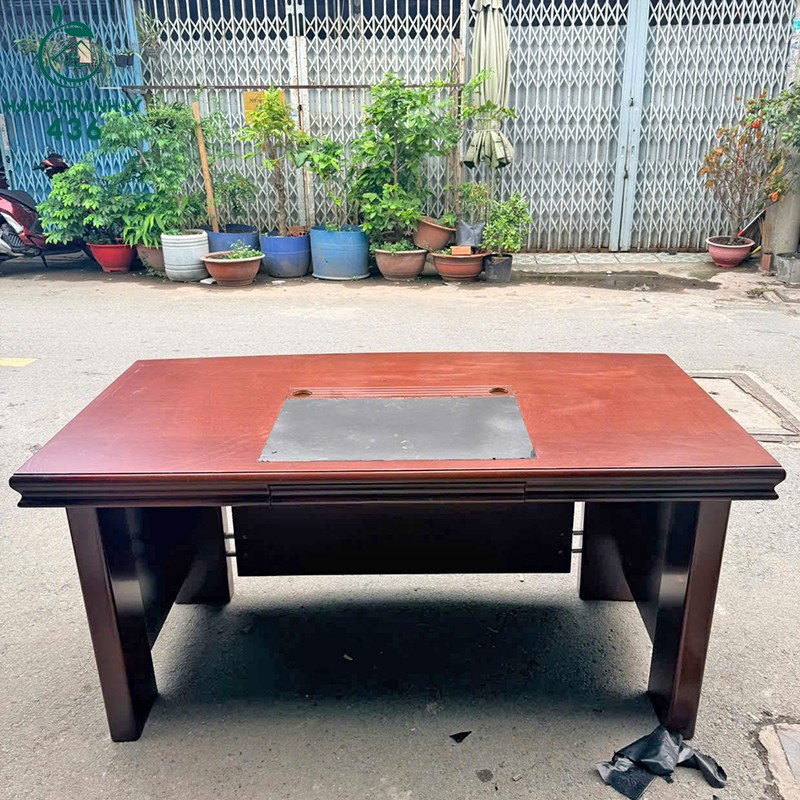 Bàn Giám Đốc Cũ 1M6X80CM Thiết Kế Mặt Trước Cong ban-giam-doc-cu-kieu-mat-cong-co-tam-lot-den-tien-loi-1 Bàn Giám Đốc Cũ 1M6X80CM Thiết Kế Mặt Trước Cong