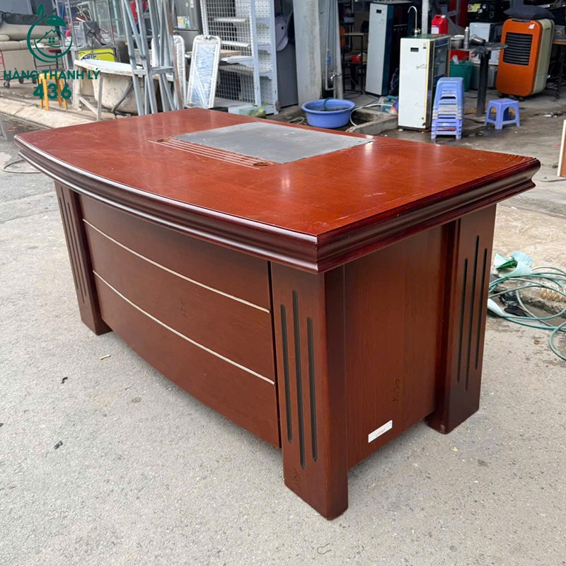 Bàn Giám Đốc Cũ 1M6X80CM Thiết Kế Mặt Trước Cong ban-giam-doc-cu-kieu-mat-cong-co-tam-lot-den-tien-loi-4 Bàn Giám Đốc Cũ 1M6X80CM Thiết Kế Mặt Trước Cong