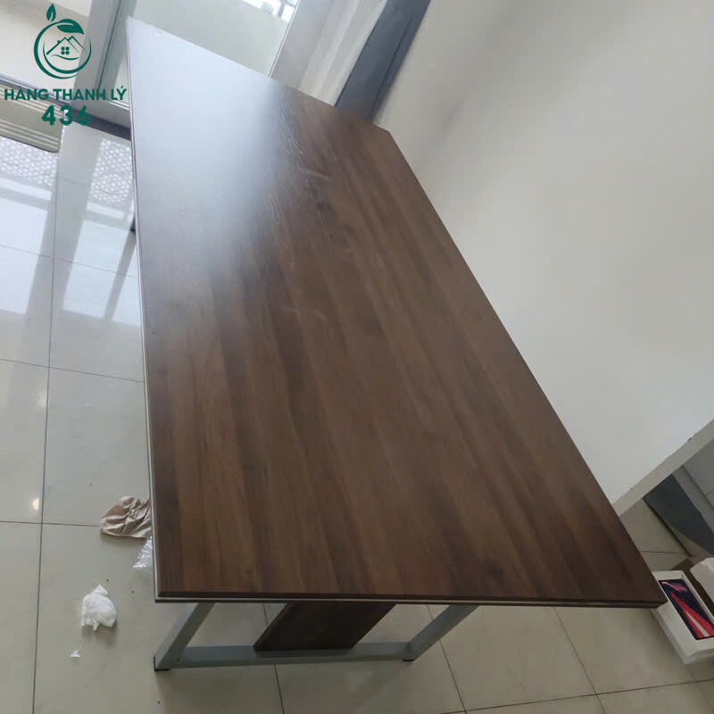 Bàn Họp Cũ 1M2x2M4x75CM Văn Phòng Gỗ Màu Óc Chó ban-hop-cu-1m2x2m4x75cm-van-phong-go-mau-oc-cho-1 Bàn Họp Cũ 1M2x2M4x75CM Văn Phòng Gỗ Màu Óc Chó