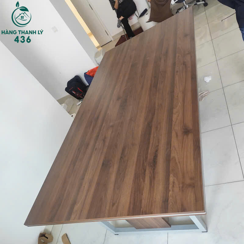 Bàn Họp Cũ 1M2x2M4x75CM Văn Phòng Gỗ Màu Óc Chó ban-hop-cu-1m2x2m4x75cm-van-phong-go-mau-oc-cho-2 Bàn Họp Cũ 1M2x2M4x75CM Văn Phòng Gỗ Màu Óc Chó