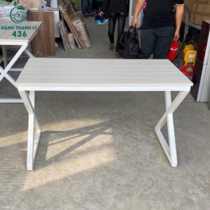 ban-lam-viec-cu-chan-chu-x-go-trang-hien-dai