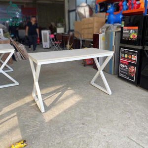 ban-lam-viec-cu-chan-chu-x-go-trang-hien-dai