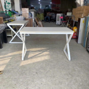 ban-lam-viec-cu-chan-chu-x-go-trang-hien-dai