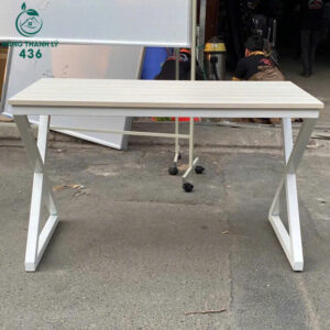 ban-lam-viec-cu-chan-chu-x-go-trang-hien-dai