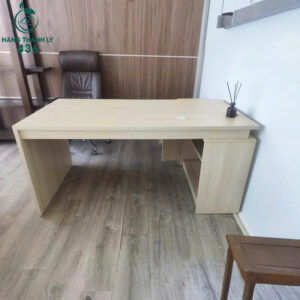 ban-lam-viec-cu-go-cong-nghiep-mau-sang