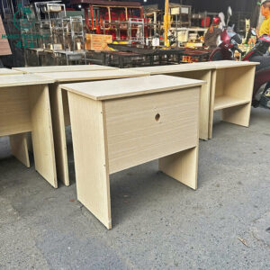 ban-lam-viec-cu-go-cong-nghiep-mau-sang-2