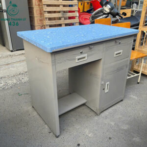 ban-lam-viec-cu-sat-mat-xanh-dung-cho-van-phong