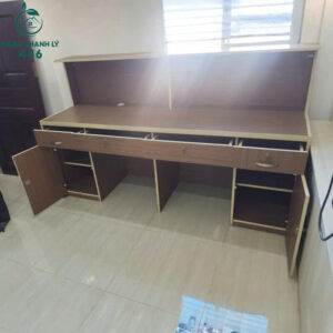 ban-lam-viec-doi-kem-hoc-tu-tien-dung