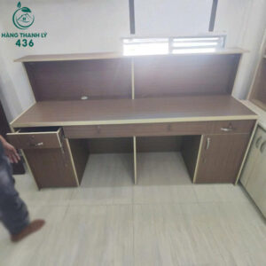 ban-lam-viec-doi-kem-hoc-tu-tien-dung