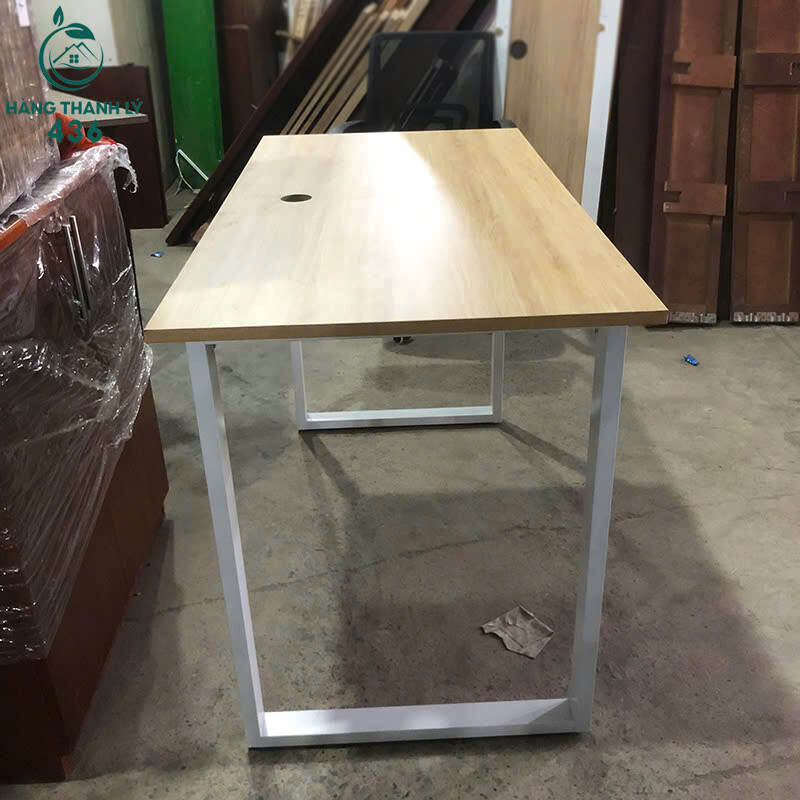 Bàn Làm Việc Cũ 1M2x60CM Mặt Gỗ Chân Sắt Trắng Đơn Giản ban-lam-viec-mat-go-chan-sat-trang-don-gian-1 Bàn Làm Việc Cũ 1M2x60CM Mặt Gỗ Chân Sắt Trắng Đơn Giản