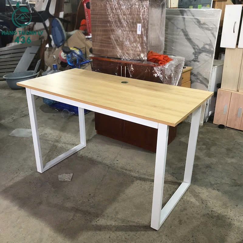 Bàn Làm Việc Cũ 1M2x60CM Mặt Gỗ Chân Sắt Trắng Đơn Giản ban-lam-viec-mat-go-chan-sat-trang-don-gian-3 Bàn Làm Việc Cũ 1M2x60CM Mặt Gỗ Chân Sắt Trắng Đơn Giản